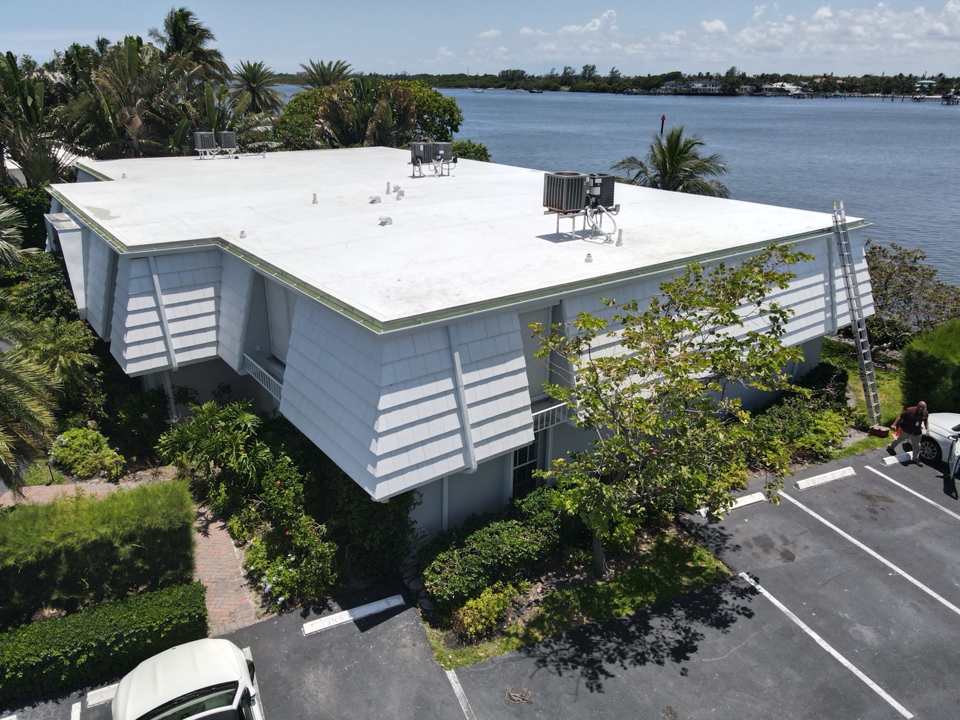 New flat roof on a waterfront commercial building on the Intracoastal