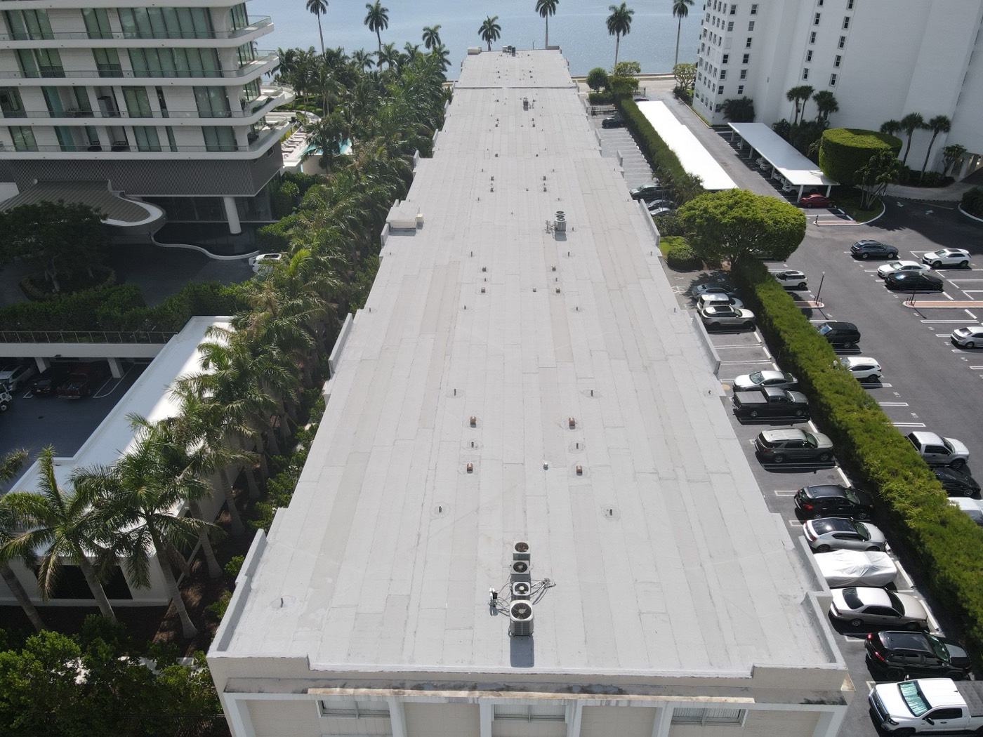 New flat roof on a condominium building