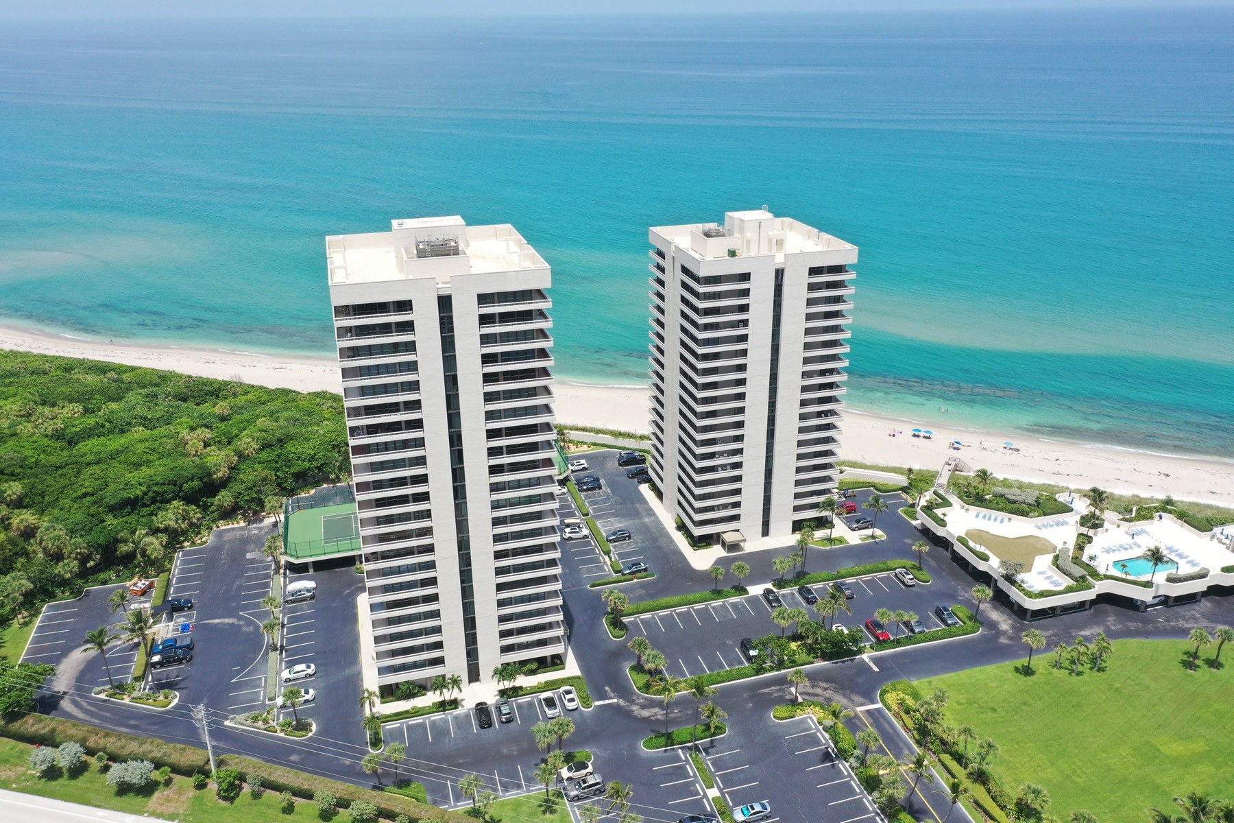 Beachfront residential towers with new flat roofs, seen from the air